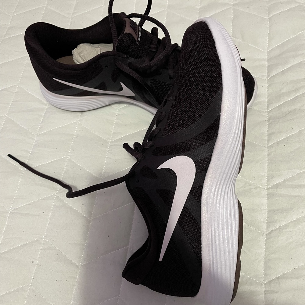 Burgundy, brand New never used Nike